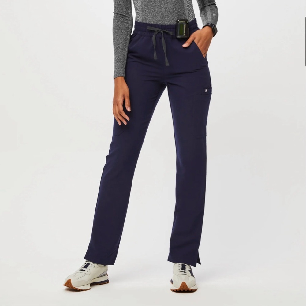 Women's Fig’s Navy High Waisted Dowa
- Scrub Pants XS